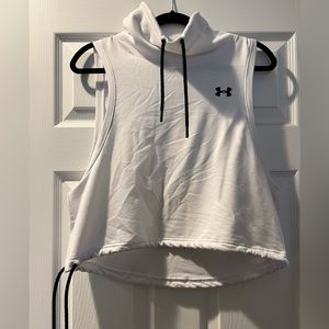 Under Armour sleeveless top - SIZE M (loose)